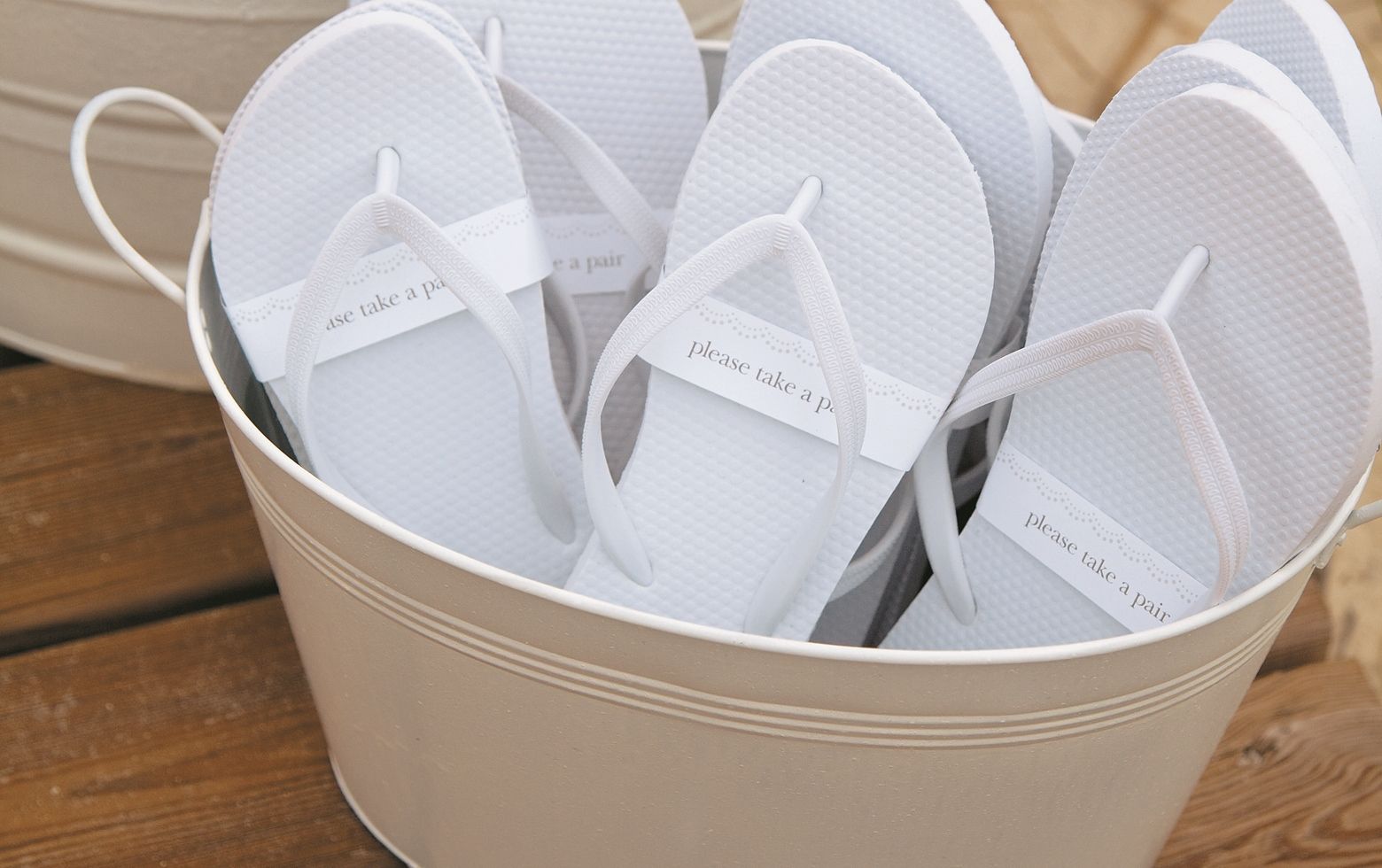 Flip Flops For Weddings Are A Lifesaver! Know How! post thumbnail image