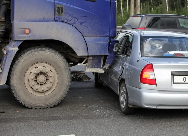 5 Tips for Dealing With a Commercial Truck Accident post thumbnail image